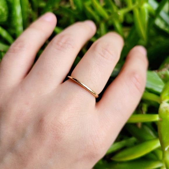 New Classic Gold Simple Ring Band, size 5.75 - Picture 3 of 8